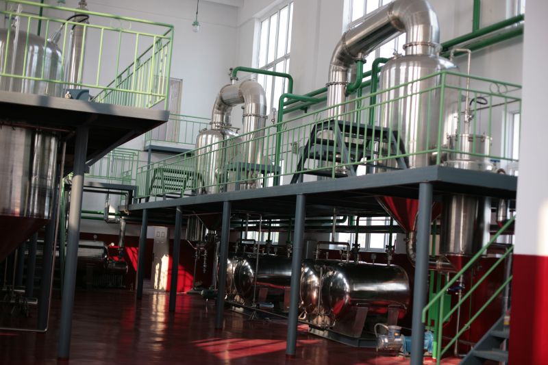 亞臨界低溫萃取設備應該如何選擇？植物提取設備優(yōu)勢如何